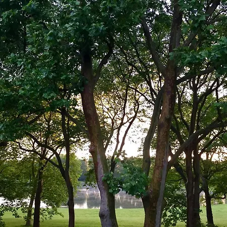Panzió Bed In - De La Piece D'eau Des Suisses Versailles