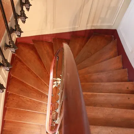 Bed In - De La Piece D'eau Des Suisses Versailles