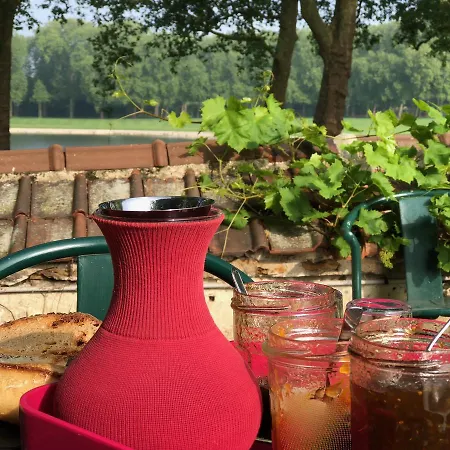 Panzió Bed In - De La Piece D'eau Des Suisses *