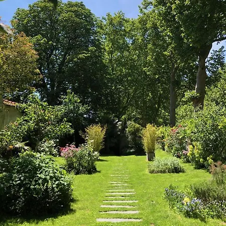Panzió Bed In - De La Piece D'eau Des Suisses Versailles
