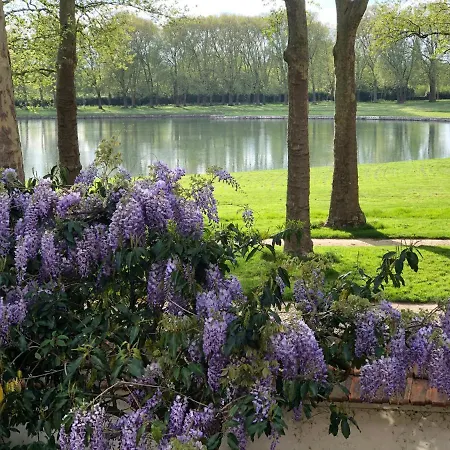 Bed In - De La Piece D'eau Des Suisses Bed & Breakfast Versailles