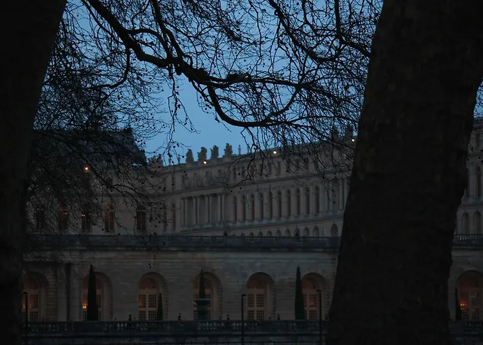 Bed In - De La Piece D'eau Des Suisses Frühstückspension Versailles